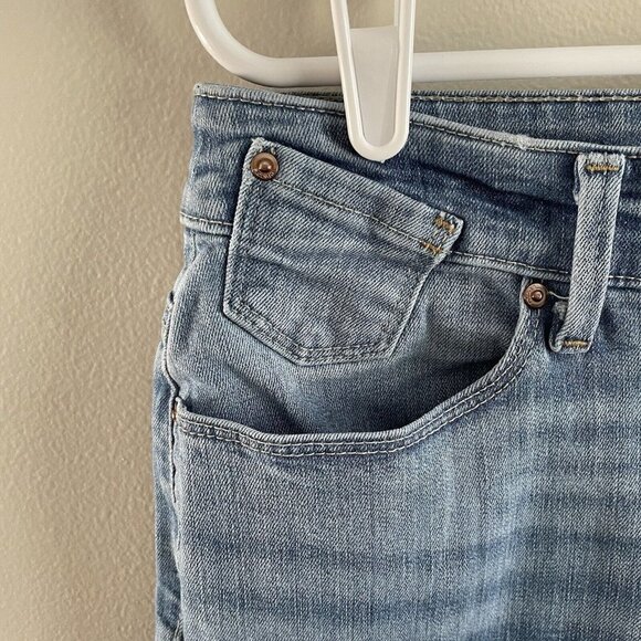 Chicos Platinum Collection Wmn 1.5 / 10 Light Wash Denim Straight Leg Crop Jeans - Picture 4 of 9